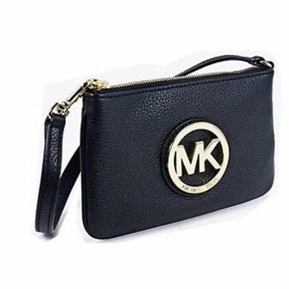 Michael Kors Handbags - Michael Kors Fulton Wrislet